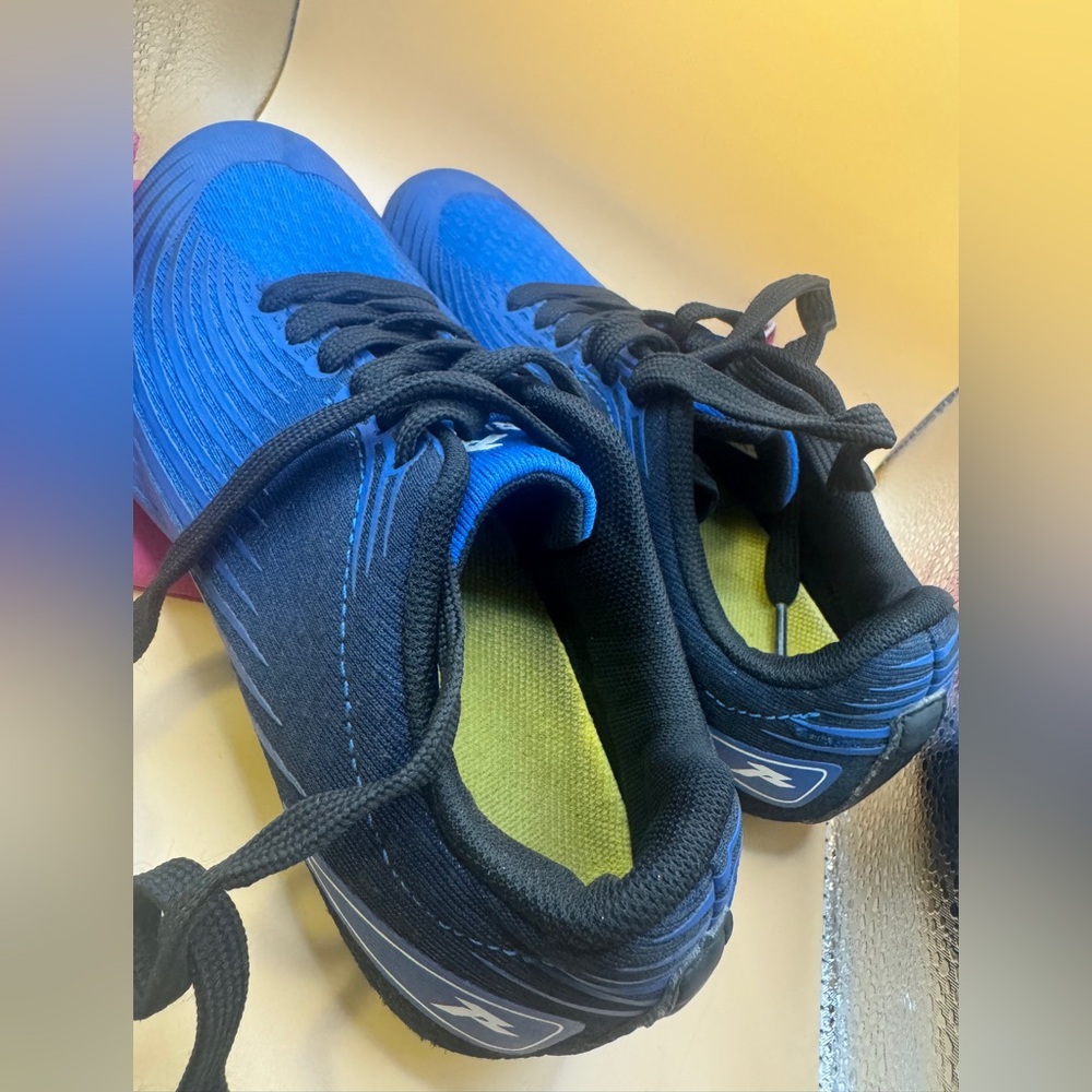 Runic sz 6.5 athletic cleat shoes in blk/ blue - Picture 2 of 11